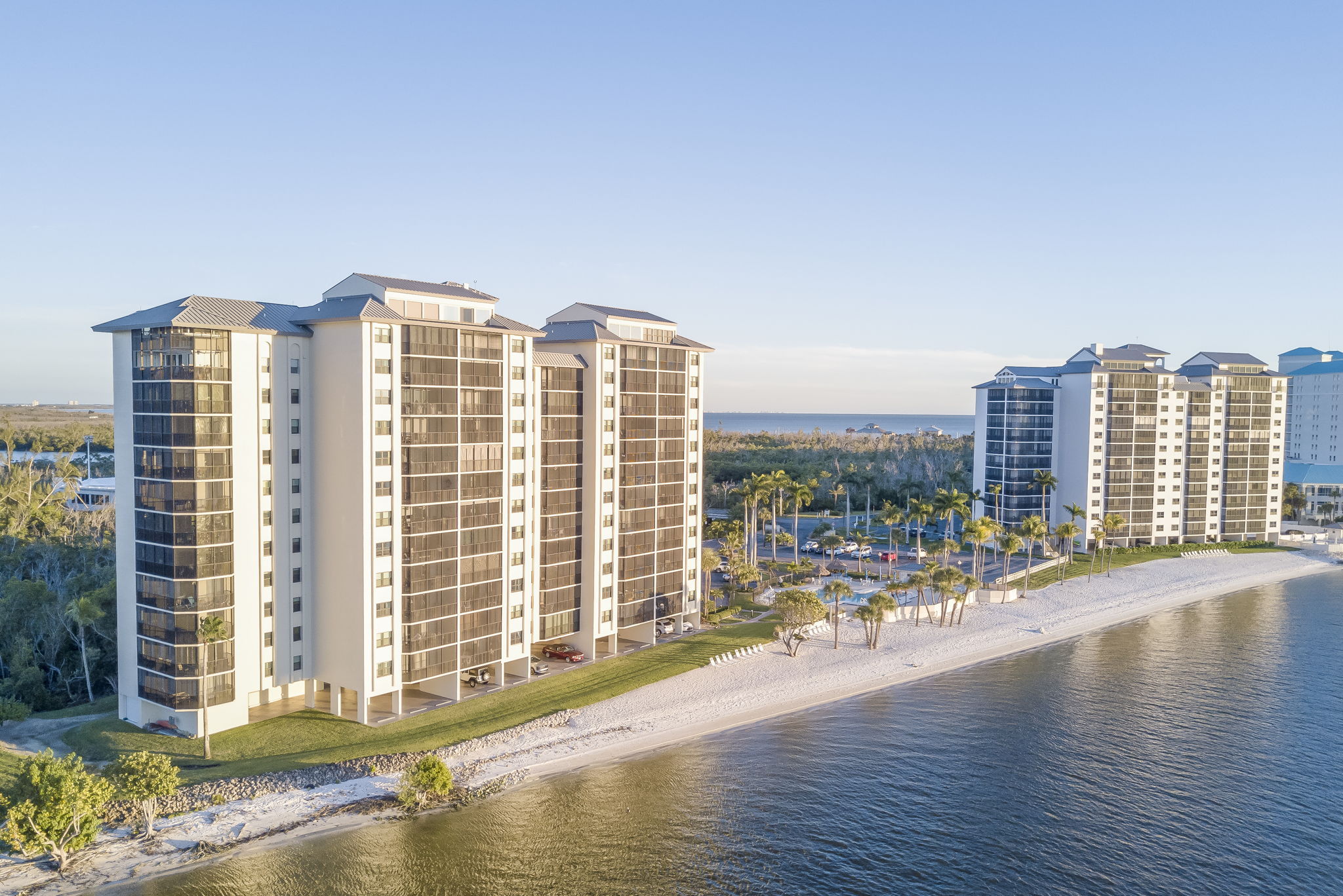Resort Harbour Properties Vacation Rentals | Visit Fort Myers | SW Florida, image size:2048x1368