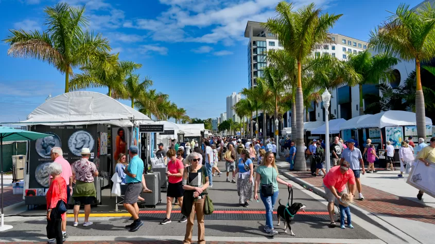 Photo of the crowd at ArtFest Fort Myers 2022
