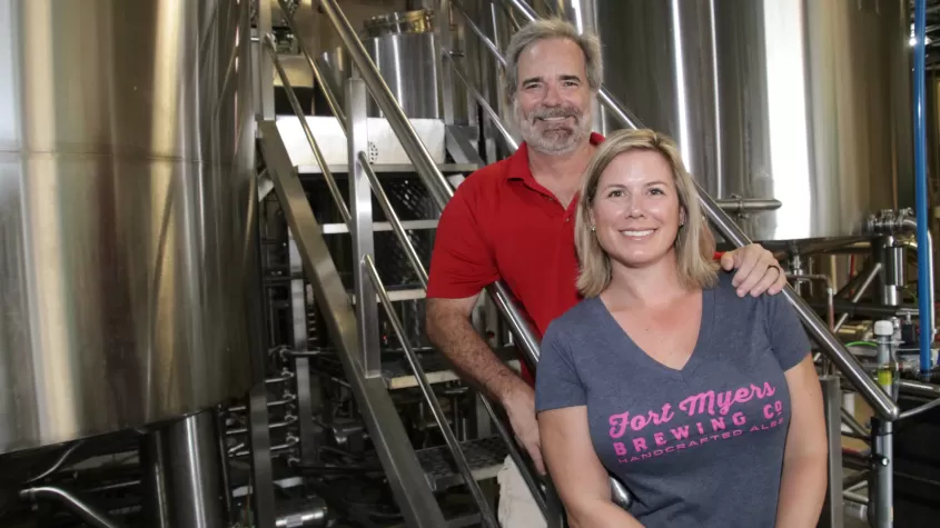 Co-fundadores Jen y Rob Whyte en cervecería