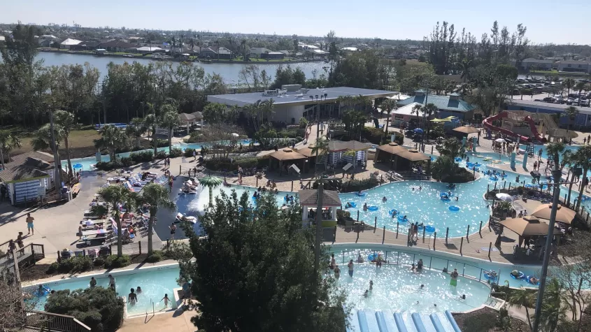 ¡Un día perfecto en el parque acuático SunSplash!