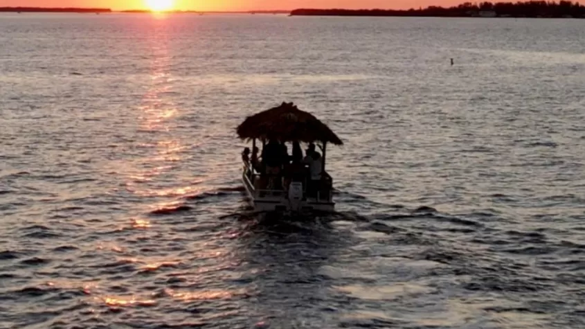 Admirez le célèbre coucher de soleil du sud-ouest de la Floride