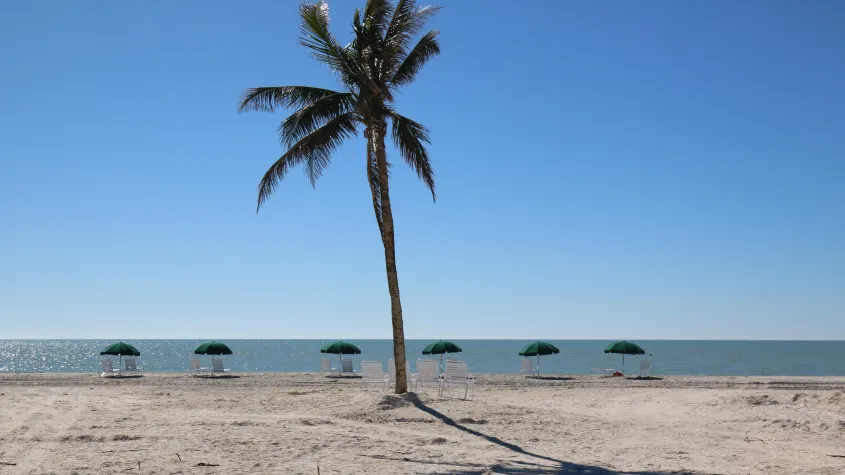 Island Inn Sanibel Free Beach Chairs & Umbrellas