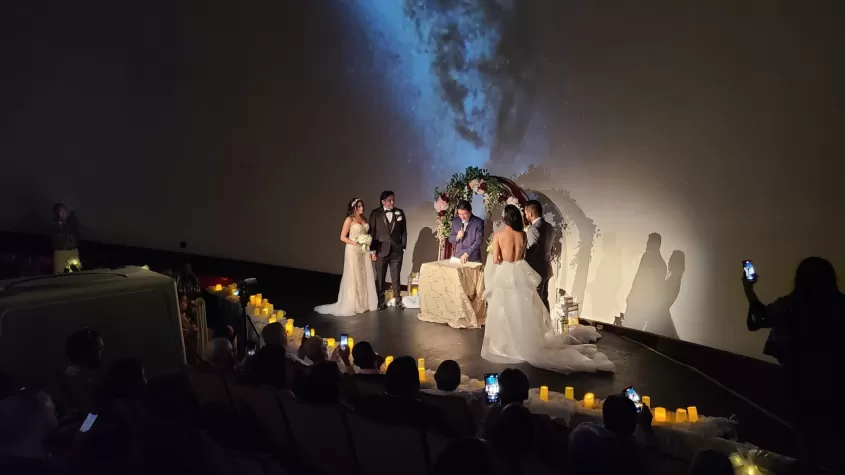 Mariages, anniversaires, célébrations de la vie sous les étoiles au Planétarium de Calusa