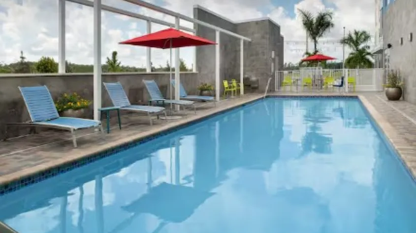 Home2 Suites by Hilton Fort Myers Airport Pool