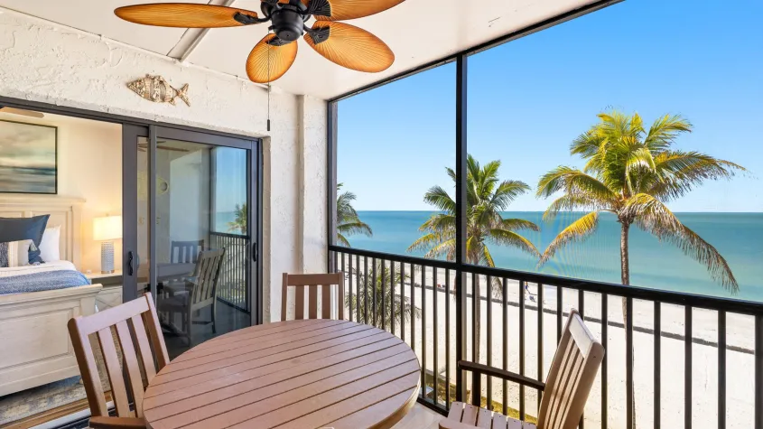 Seaside Resort Lanai vacation rental in Fort Myers Beach, Florida, featuring a coastal getaway near the beach with comfortable accommodations and scenic surroundings.