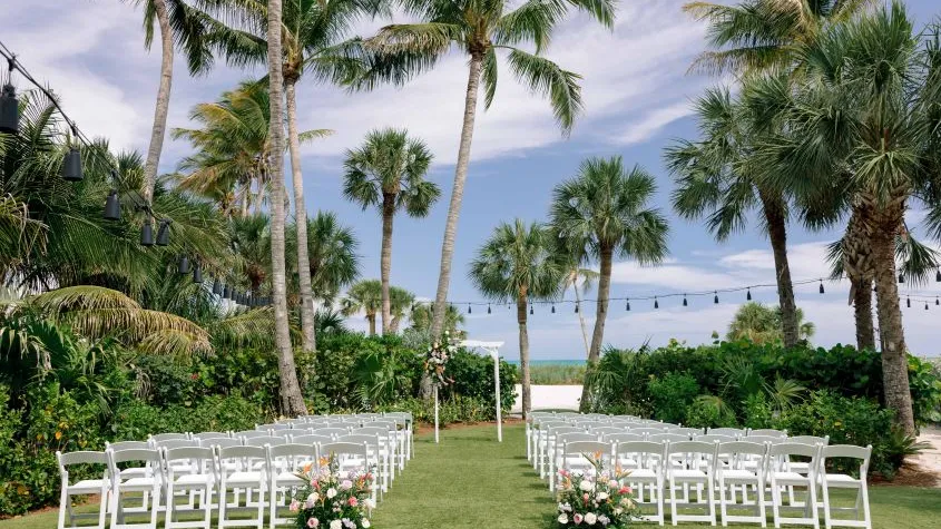 Hibiscus Lawn Ceremony (cr Bohemian Photo Collective)