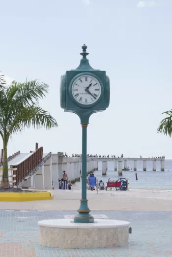 Nouvelle horloge de plage de Fort Myers