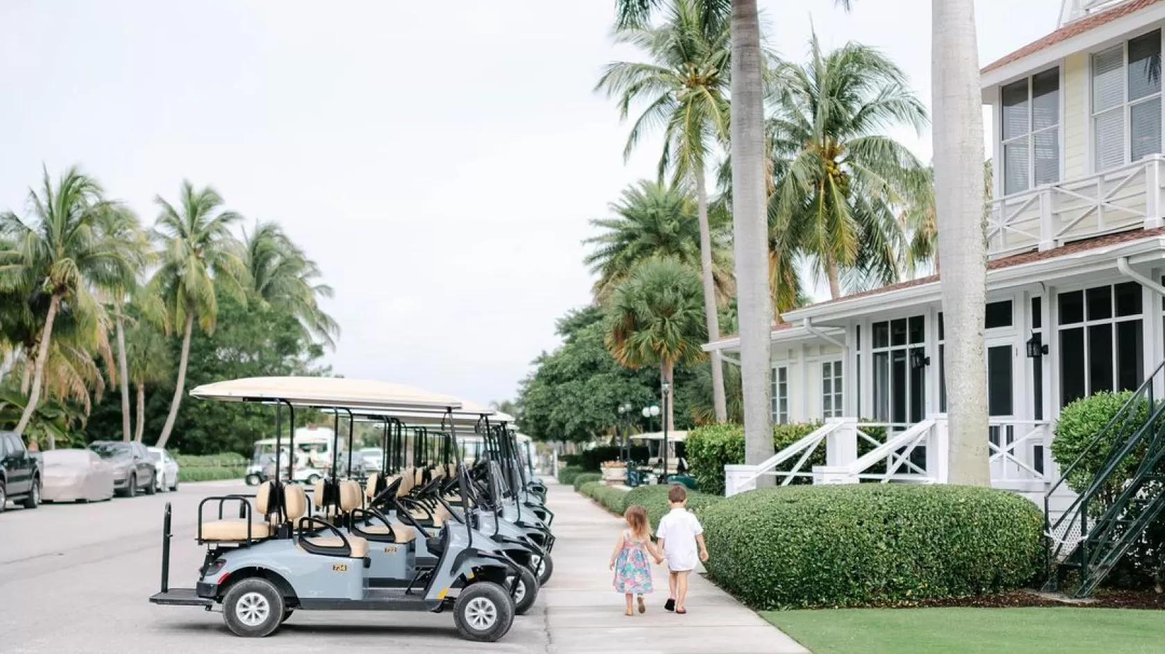 Gasparilla Inn Club Golf Cart Niños Palmeras Calle