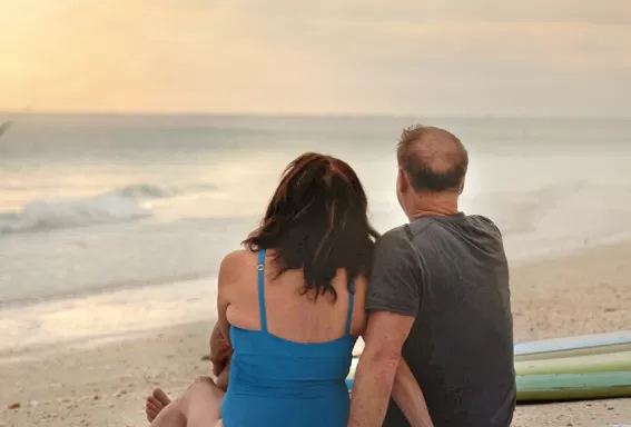 Pareja, en una playa