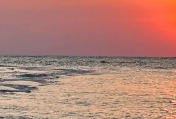 Jeden Abend bieten magische Sonnenuntergänge ein atemberaubendes Schauspiel.