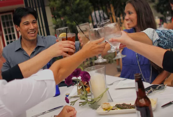 Brindis en la cena