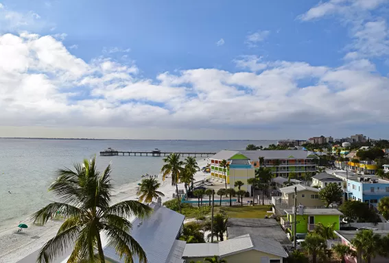 Maisons de plage avec vue sur l'horizon