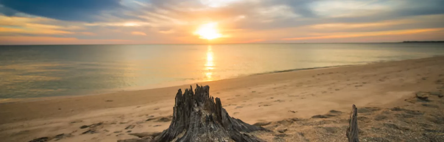 Relajante atardecer en la playa