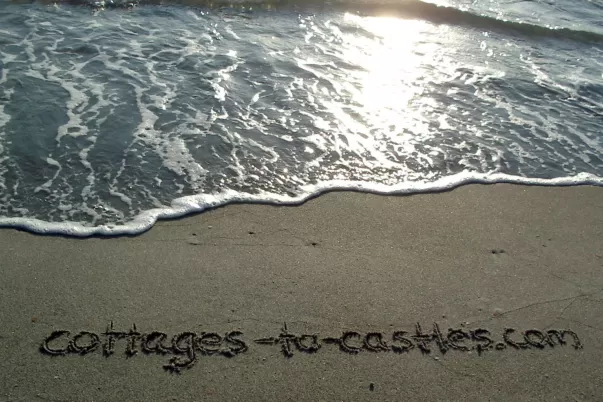 Des chalets à la plage aux châteaux