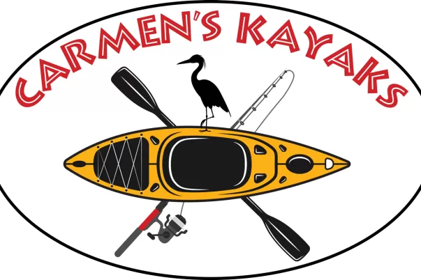 Logo con kayak, paleta, caña de pescar, pájaro