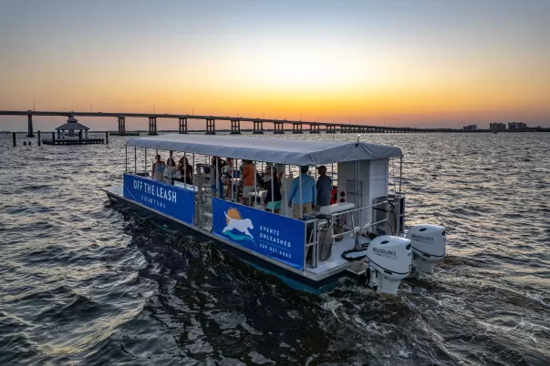 exterior del barco al atardecer