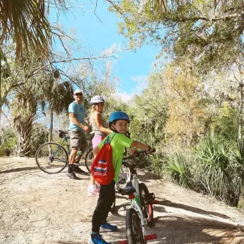 FamilleGarçonBikeTrailFitnessCaloosahatcheeRegionalPark_Alva_carlacarter_2020_12.jpg