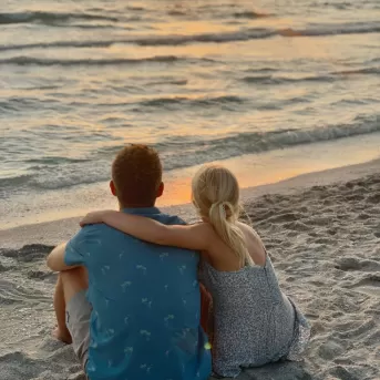 Couple Amour Plage Waves Coucher de Soleil