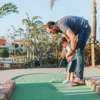 mini-golf pour enfants en famille
