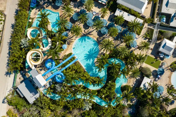 A dreamy pool scene
